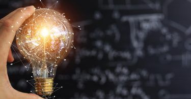 Hand-holding-lightbulb