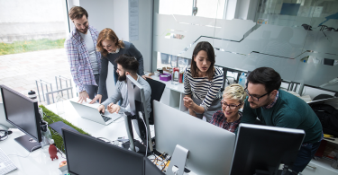 Group-of-6-People-Looking-at-2-Computers